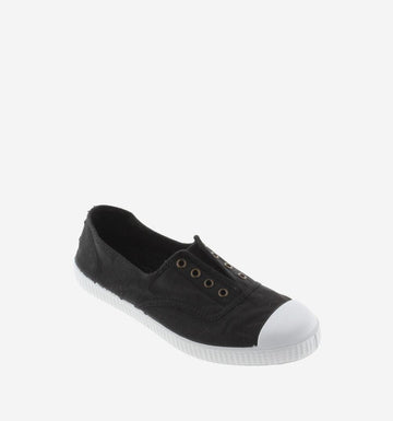 Victoria Inglesa black shoes