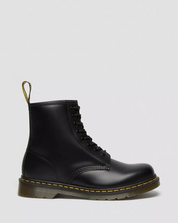Dr Martens 1460 smooth 8 eye black boots