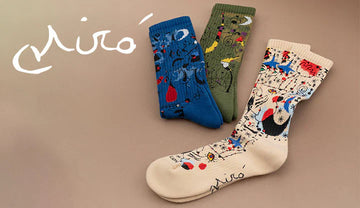 Calzini Art Socks ispirati a Joan Miró, con design astratto e colori vivaci, stile unisex e qualità premium, perfetti per chi ama arte e moda originale.
