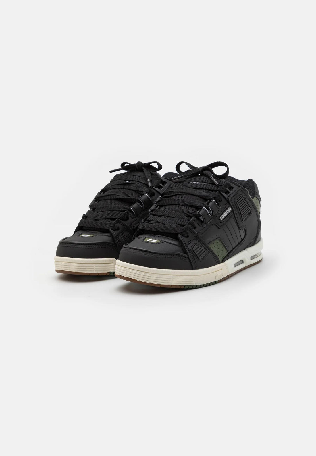 Sneakers Globe Sabre black combat