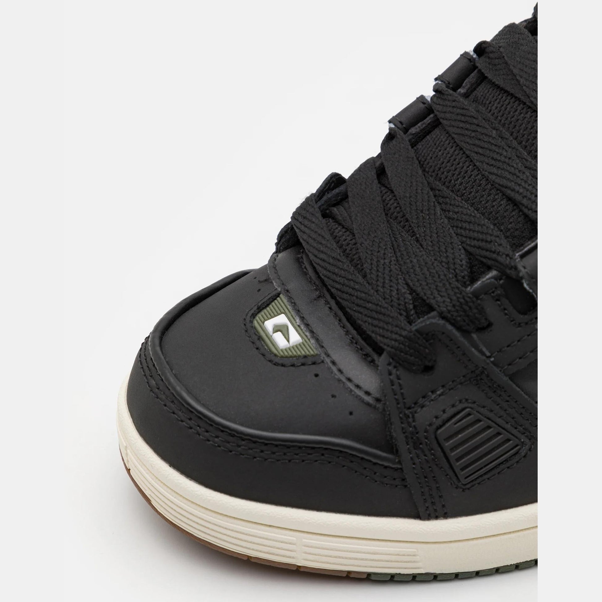 Sneakers Globe Sabre black combat