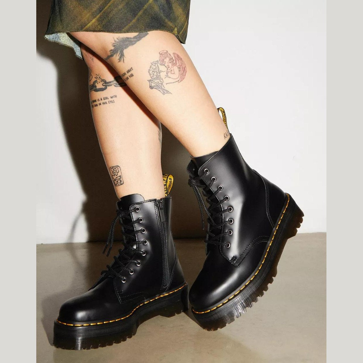 Stivali Dr Martens platform Jadon smooth black
