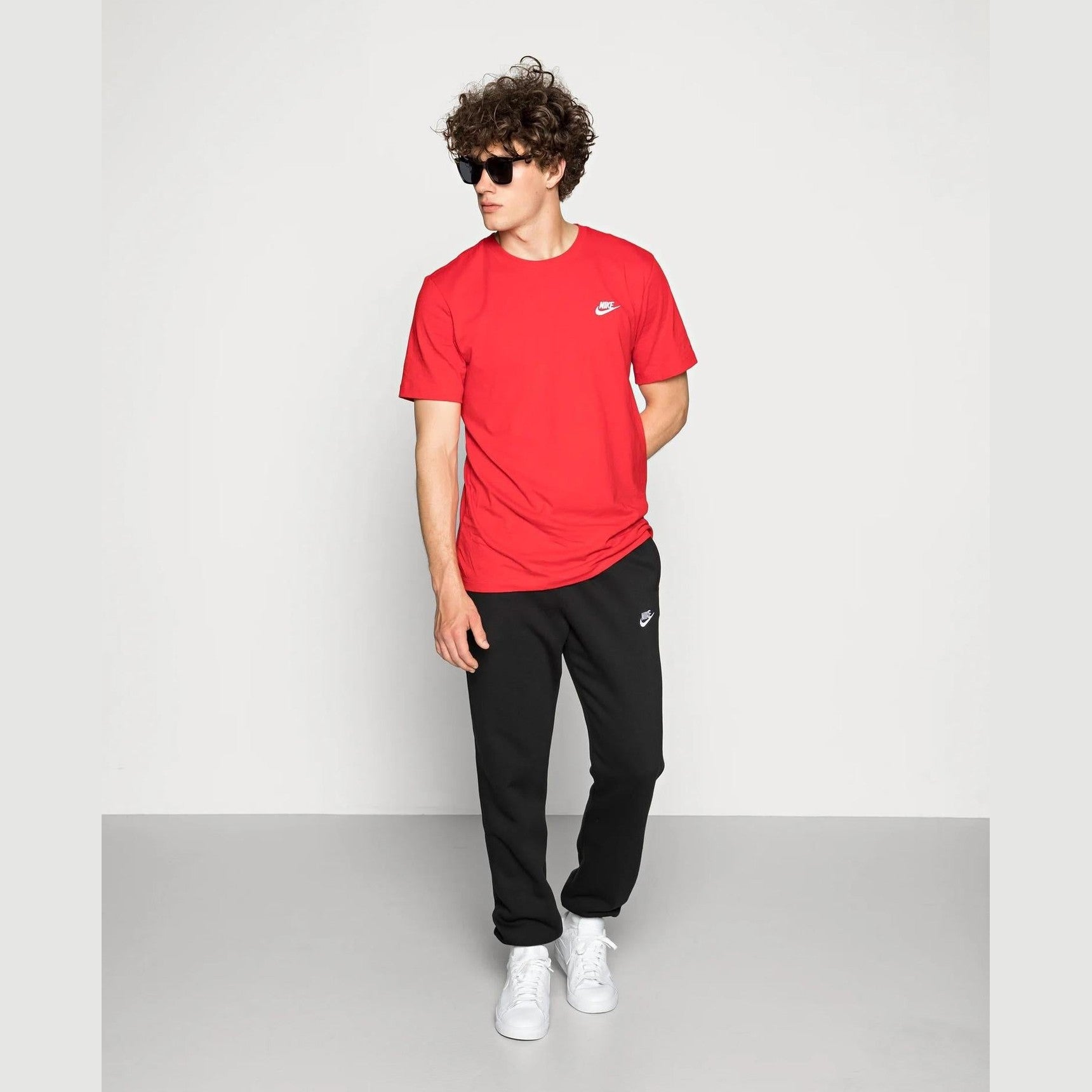 T-shirt Nike Sportswear Club 657 university red